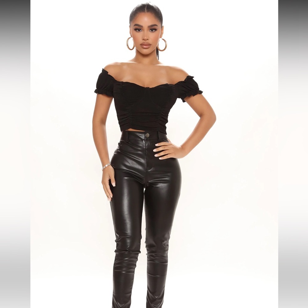 Ahana Off Shoulder Top - Black